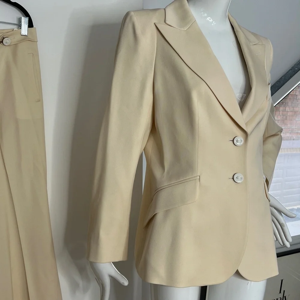 Escada Sz 40 Cream Virgin Wool Two Piece Pant Suit Structured Blazer